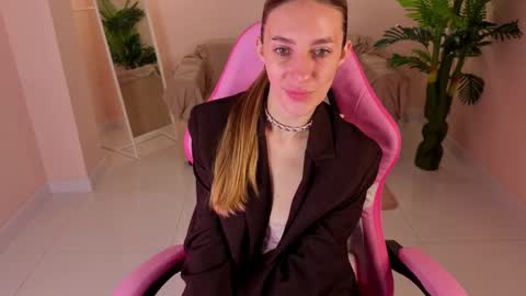 Ava online show from January 8, 8:51 am