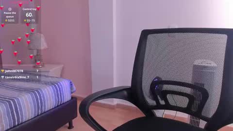 Snapshot of avascott_ chatting on September 11, 6:41 pm Ava online show from September 11, 6:41 pm