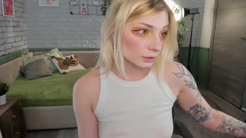 Ava online show from April 13, 2:29 pm