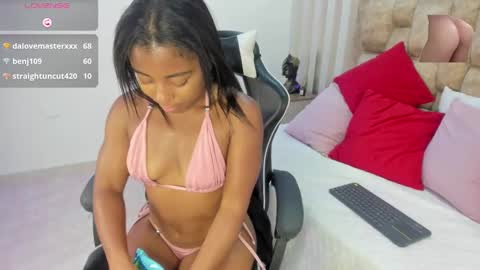 Snapshot of avis_lara chatting on March 5, 10:12 pm AVIS online show from March 5, 10:12 pm