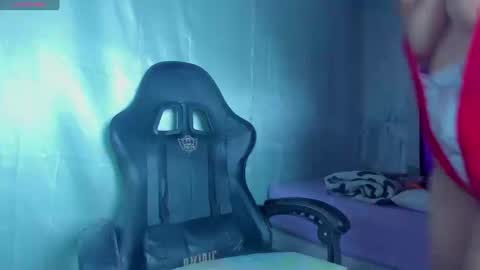 avril_jonson online show from March 12, 8:44 pm