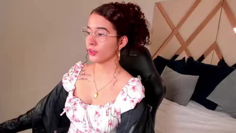 Avril  online show from December 19, 11:57 am