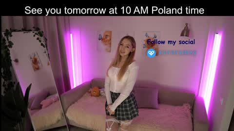 Snapshot of avroramy chatting on December 18, 9:25 am Avrora online show from December 18, 9:25 am