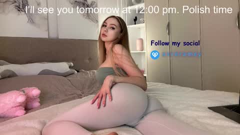Snapshot of avroramy chatting on February 12, 8:18 pm Avrora online show from February 12, 8:18 pm