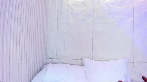 Avy  online show from November 8, 1:49 pm