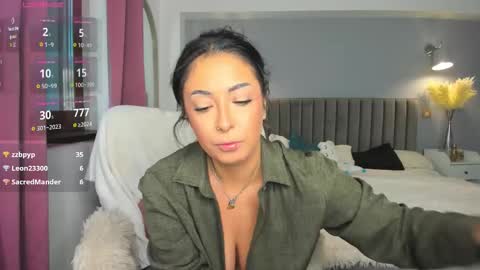 Snapshot of awesome_jolie chatting on October 3, 10:20 am Jolie online show from October 3, 10:20 am