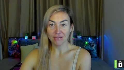 Jully online show from December 5, 6:53 pm