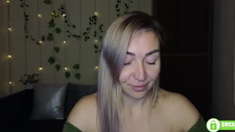 Jully online show from December 16, 6:36 pm