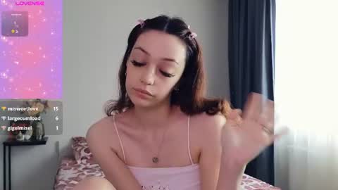 Hailey Wellington online show from July 18, 6:06 am