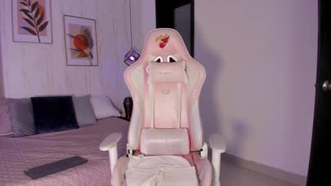 Ayleen online show from October 19, 1:57 pm