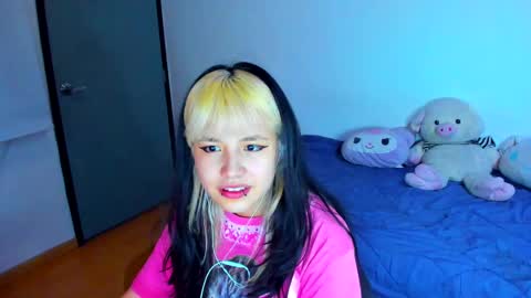 Azu Moure online show from February 12, 7:13 am