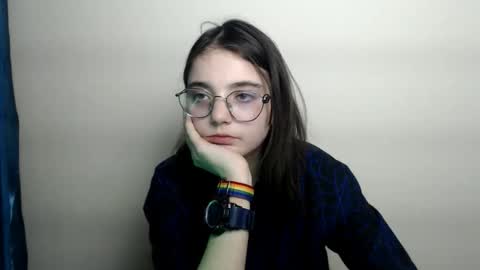 azumi_chan_ online show from February 12, 10:00 pm