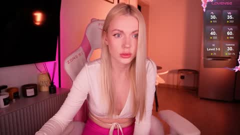 Snapshot of baaby_bon chatting on September 25, 1:32 pm Bonnie online show from September 25, 1:32 pm