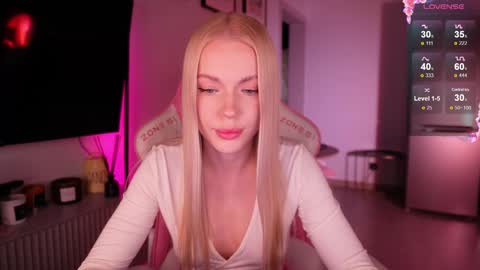 Snapshot of baaby_bon chatting on September 27, 11:39 am Bonnie online show from September 27, 11:39 am