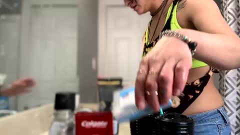 Snapshot of baby_buddha chatting on February 20, 6:13 pm baby buddha online show from February 20, 6:13 pm