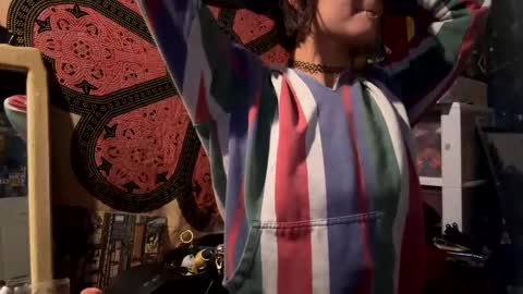 Snapshot of baby_buddha chatting on January 27, 1:48 am baby buddha online show from January 27, 1:48 am