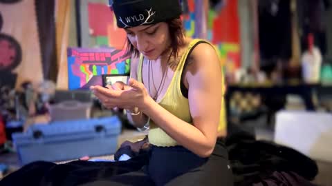 Snapshot of baby_buddha chatting on January 8, 11:32 am baby buddha online show from January 8, 11:32 am