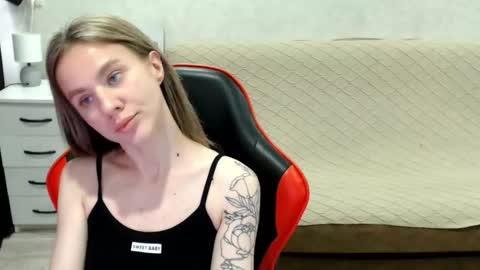 Snapshot of baby_kitte chatting on October 11, 9:47 am baby_kitte online show from October 11, 9:47 am