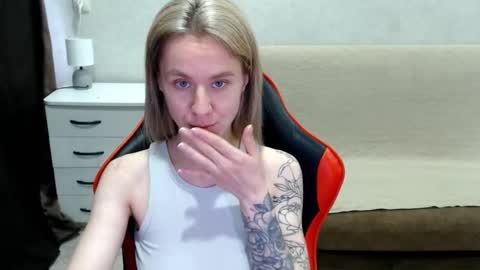 Snapshot of baby_kitte chatting on October 18, 9:01 am baby_kitte online show from October 18, 9:01 am