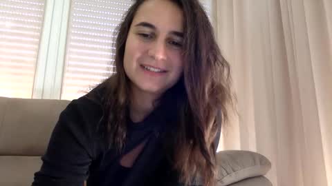 Snapshot of babyelodie12 chatting on October 1, 11:37 am BabyElodie12 online show from October 1, 11:37 am