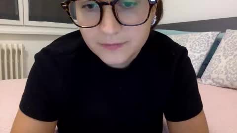 Snapshot of babyelodie12 chatting on October 10, 11:37 am BabyElodie12 online show from October 10, 11:37 am