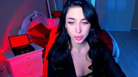 Snapshot of bad_desire chatting on December 17, 11:17 am Miss Desire...do you remember online show from December 17, 11:17 am