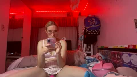 baddieprettypussy online show from June 2, 3:46 pm