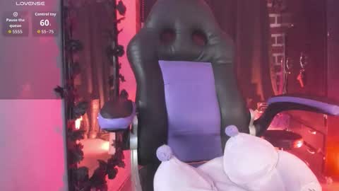        Please help me to reach 100 thumbs up online show from October 27, 8:25 pm