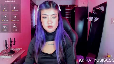 Snapshot of badkatyuska chatting on January 2, 10:33 pm Please help me to reach 100 thumbs up online show from January 2, 10:33 pm