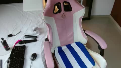 sandra online show from April 16, 1:55 pm