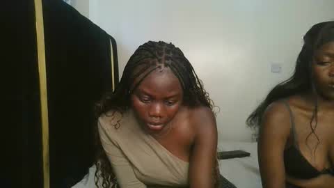 Snapshot of barbie_queen2 chatting on October 12, 12:40 pm queen online show from October 12, 12:40 pm