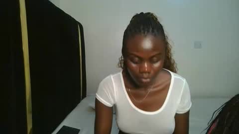 Snapshot of barbie_queen2 chatting on October 17, 8:23 pm queen online show from October 17, 8:23 pm