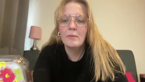 Snapshot of barbiegirl966 chatting on February 1, 9:43 am barbiegirl966 online show from February 1, 9:43 am