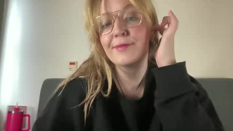 Snapshot of barbiegirl966 chatting on January 6, 11:18 am barbiegirl966 online show from January 6, 11:18 am