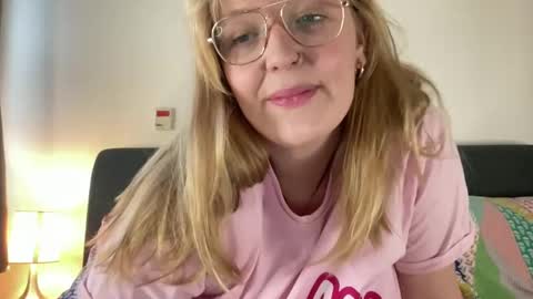 Snapshot of barbiegirl966 chatting on January 5, 9:59 am barbiegirl966 online show from January 5, 9:59 am