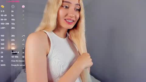 Mia online show from July 27, 2:25 pm