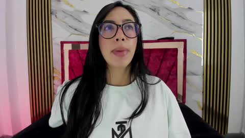 daniela villamizar online show from October 20, 1:36 pm