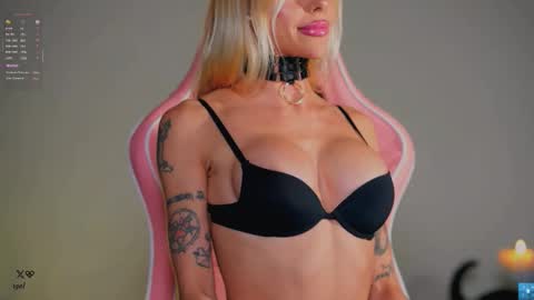 Snapshot of beatrix_rich chatting on October 14, 5:04 pm beatrix_rich online show from October 14, 5:04 pm