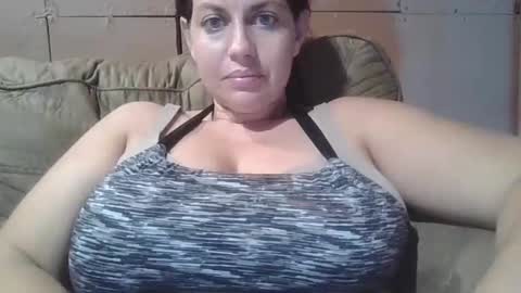 Snapshot of beccabee37 chatting on October 21, 11:20 pm beccabee37 online show from October 21, 11:20 pm