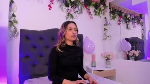 beccamilanni online show from January 25, 12:30 pm