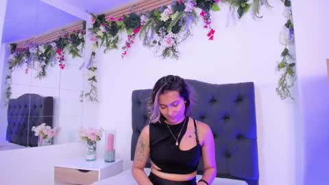 beccamilanni online show from February 24, 12:46 pm