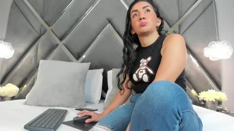 BeckaMils online show from December 12, 4:15 am