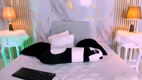 Snapshot of beckyrusso2 chatting on October 9, 1:37 pm B E C K Y online show from October 9, 1:37 pm