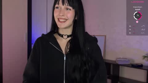 Violet online show from November 6, 4:35 pm