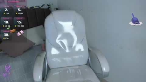 bella13_ online show from April 10, 10:05 pm