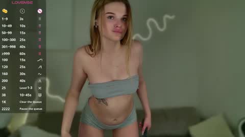 bella__sss online show from April 18, 2:36 am