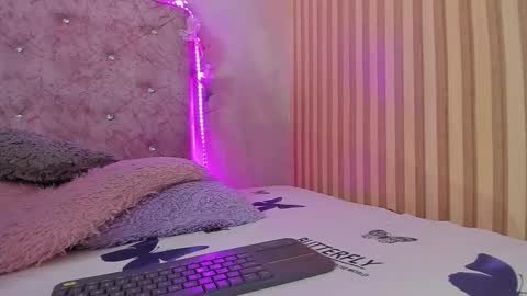 Melanie  online show from December 22, 10:40 am