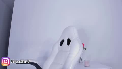 isabella online show from October 4, 4:40 am