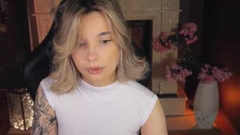 Snapshot of bella_alita chatting on March 1, 4:11 pm lita online show from March 1, 4:11 pm