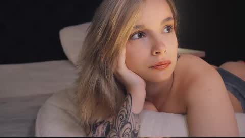 Snapshot of bella_alita chatting on March 9, 8:21 pm lita online show from March 9, 8:21 pm